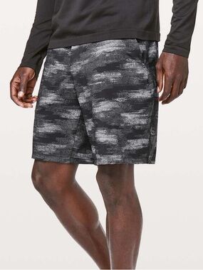Lululemon Pace Breaker Short 7” size M in Glitch Camo Moon Black Granite